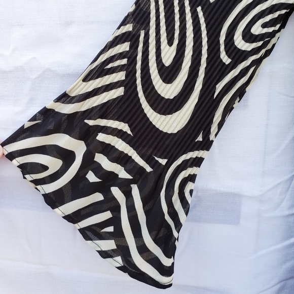 Sere Nade Accordian Pleated Blouse - Picture 4 of 5